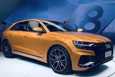 奥迪Q8，前脸的气场很强大，把运动范儿带得稳稳的