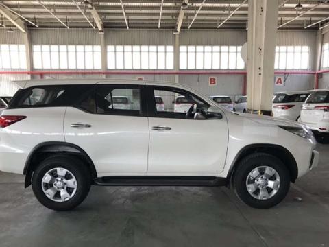 与普拉多同级的丰田纯进口越野车，搭载2.7L自吸引擎