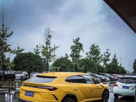 成都，不用去车展，街头豪车也很震撼！
