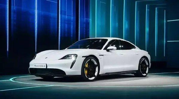 【保时捷首款纯电轿跑Taycan发布