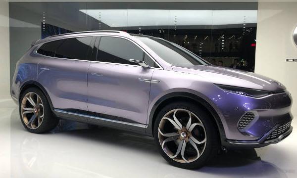 比亚迪和奔驰出的一款概念车Denza 有两款车型，混动和纯电动