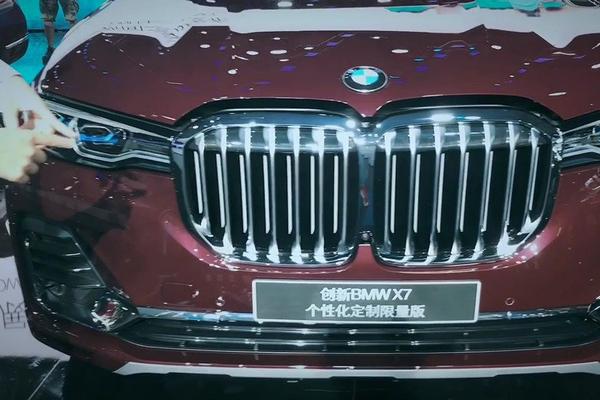 同样是全尺寸豪华SUV，奔驰GLS和宝马X7，谁是标杆？