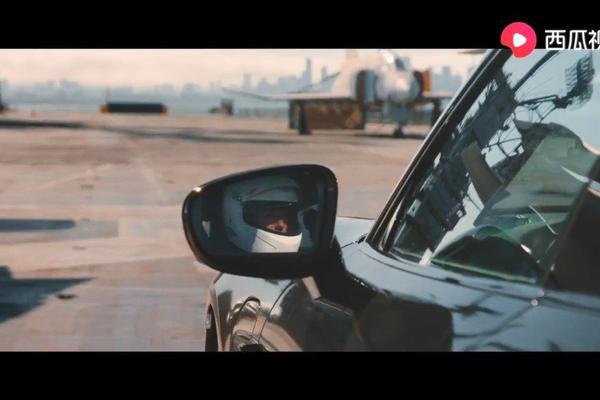 在航空母舰甲板上弹射的体验，保时捷Taycan来实现。