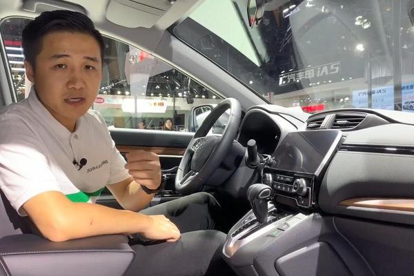 丰田RAV4的内部空间比本田CR-V强？不一定。