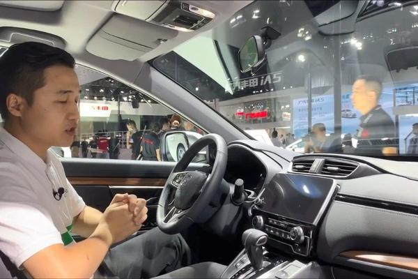 相比丰田RAV4内饰，CR-V或许更好看实用