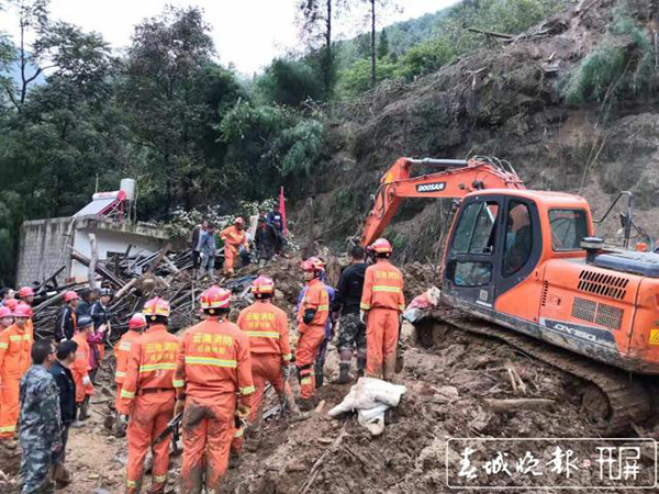 云南山体崩塌9人梦中被埋：男孩顿时失去6名亲人