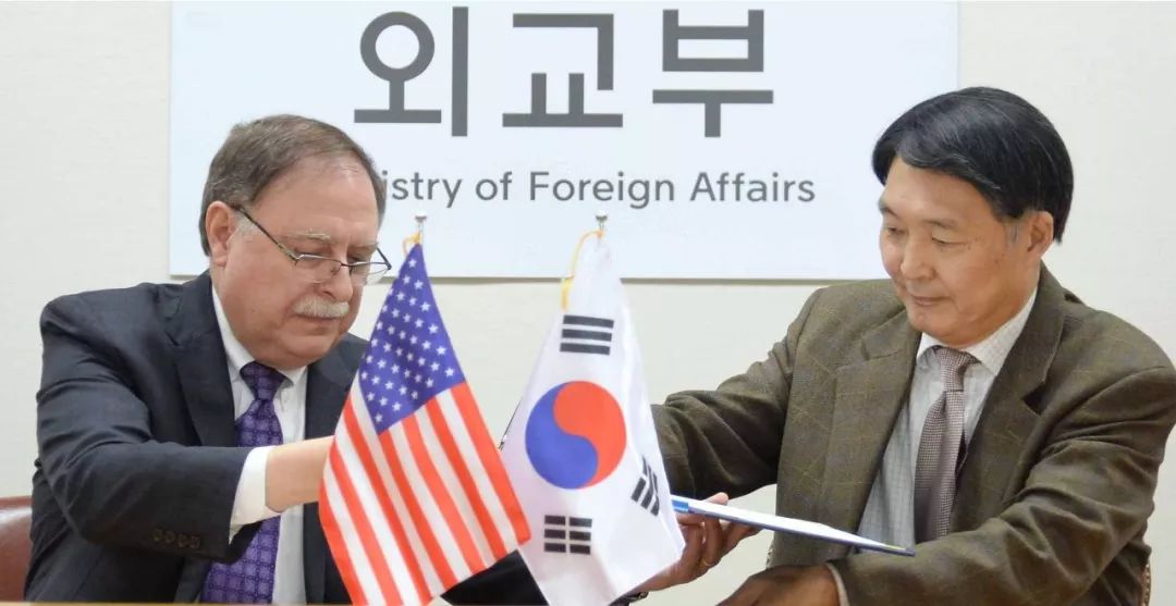 ▲韓國和美國代表2月10日在首爾草簽第10份《防衛費分擔特別協定》。(新華社)