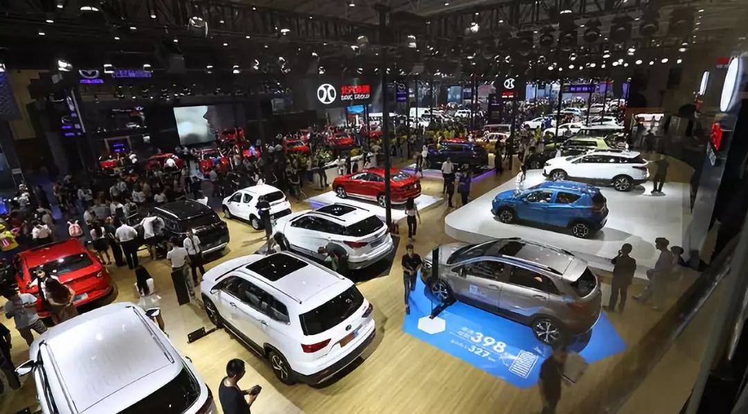 成都车展新能源车云集 纯电动销量冠军北汽新能源EU5 R600吸睛