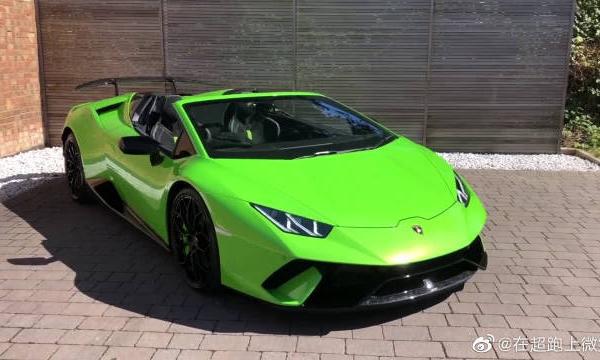 兰博基尼Huracan Performante敞篷到店实拍，简直不要太好看！