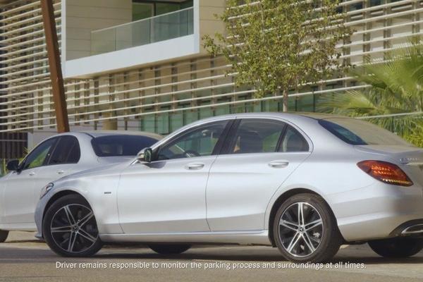 2019 全新奔驰C级-自动泊车系统演示