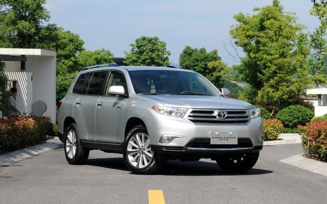 7座+四驱，30万级别能买到的家用SUV，只有这2款