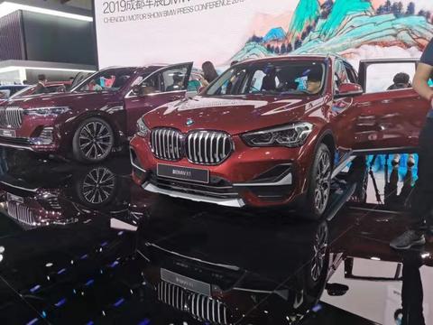 全新宝马X1成都车展亮相，基于UKL1前驱平台打造，颜值提升