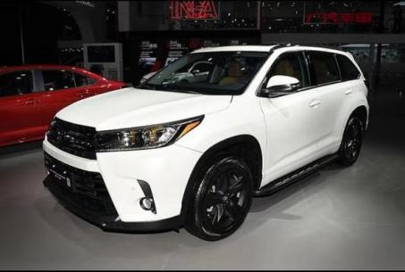 汉兰达又出骑士版了，去成都车展看看来一台。