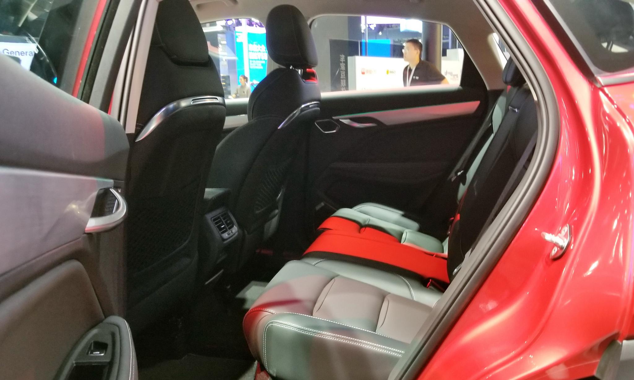 最具性价比的Coupe SUV,吉利星越300T耀星者