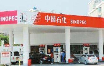“两桶油”中，你更喜欢去哪家加油？内行人说漏嘴：这家更耐烧