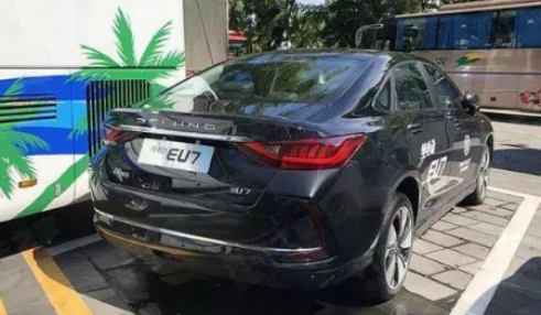 北汽新能源EU7成都车展亮相