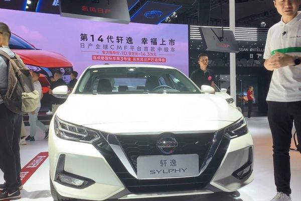 尺寸差不多，为何日产轩逸看上去却比丰田卡罗拉大