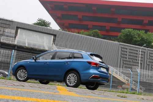 让荣威Ei5慌了,新款帝豪GSe有何过“车”之处?