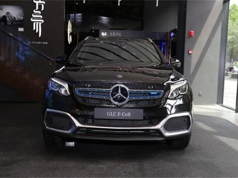 全球首款氢能源车投放，奔驰太牛了，“充电”3分钟，续航400公里