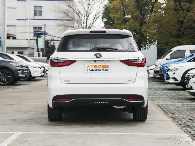 比亚迪宋MAX新增车型上市 售价11.99万元