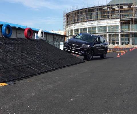 汽车视频：全新昂科拉GX通过40度斜坡