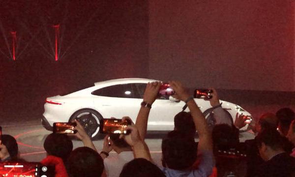 汽车视频：保时捷taycan全球发布会