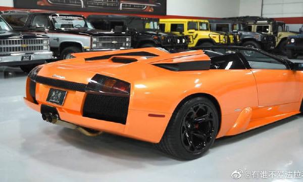 只有两个喷的法拉利，也能和S车比赛，法拉利从不在速度上低头。