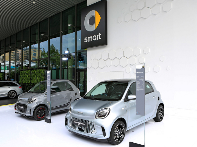 “奔驰”两款新车！运动外观，百公里“零”油耗，买它比宝马/奥迪合适