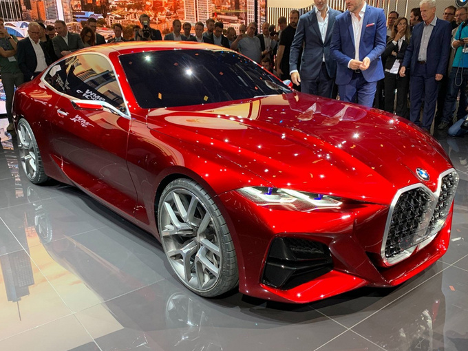 宝马新款轿车！这前脸你都没见过，比奔驰C级还帅，A4看完都傻了