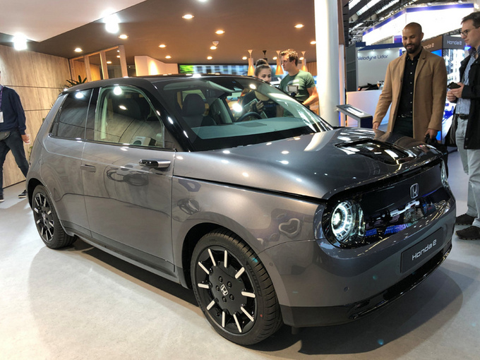 本田这车超酷！内饰你都没见过，真正“零”油耗，与大众Polo谁值？