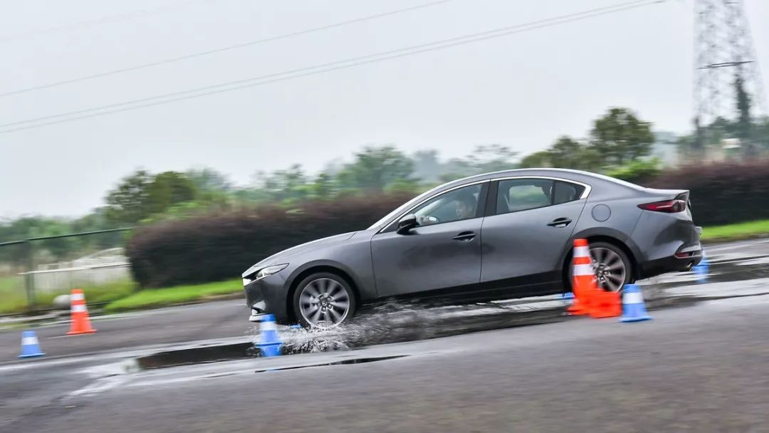 川哥寻欢:日系同级最均衡的快马 首试国产次世代MAZDA3昂克赛拉