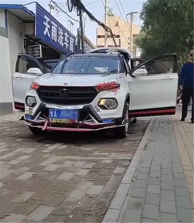 宝骏510爆改,112匹马力,全车“杀马特”风格,车尾6字显霸气