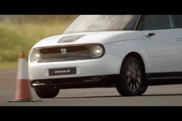 本田 Honda e都挺好，样子也萌得招人喜爱，除了综合200km的续航