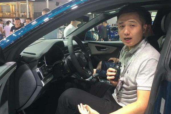 奥迪Q8与宝马X6的正面对决，空间谁更大