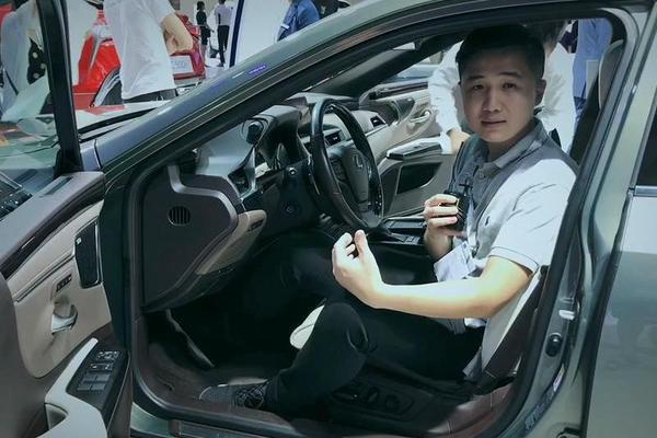 不分伯仲，雷克萨斯ES、奔驰E级后排乘坐感受都很棒