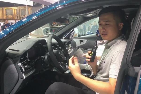 奥迪Q8与宝马X6的正面对决，内饰谁更前卫