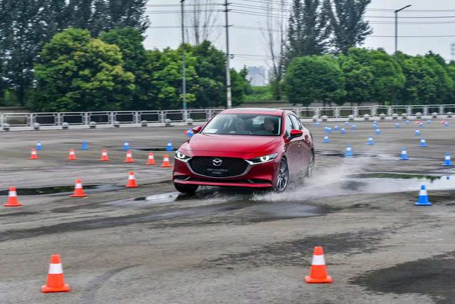 试全新马自达3昂克赛拉:真正厉害的车,都懂得做减法