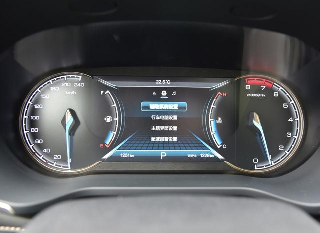 标配233马力2.0T引擎,还有爱信8AT和7座,若卖10万可成爆款