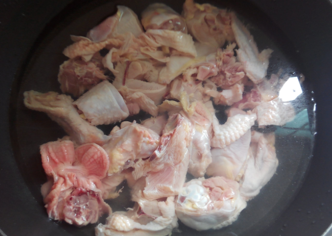 炒鸡肉时需不需要焯水？若学会步骤，或许味道好吃营养十足