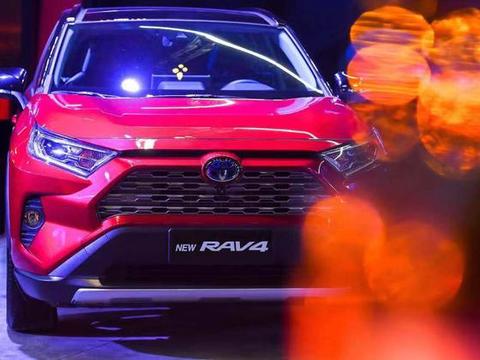 全新RAV4荣放的高级感：越级平台，降维打击