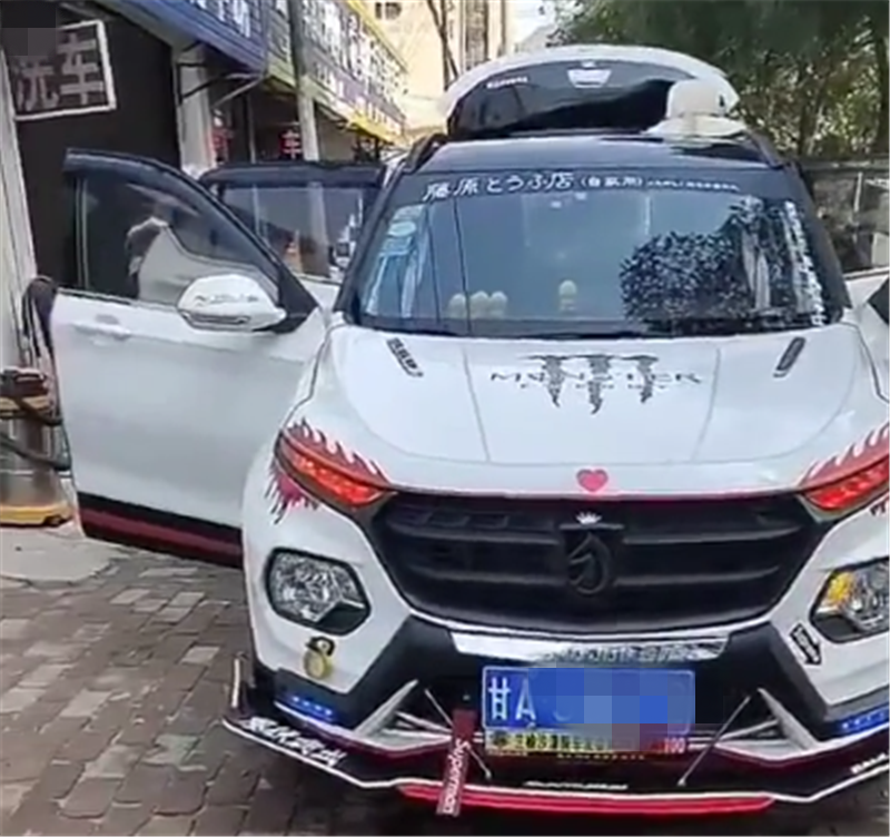 宝骏510爆改,112匹马力,全车“杀马特”风格,车尾6字显霸气