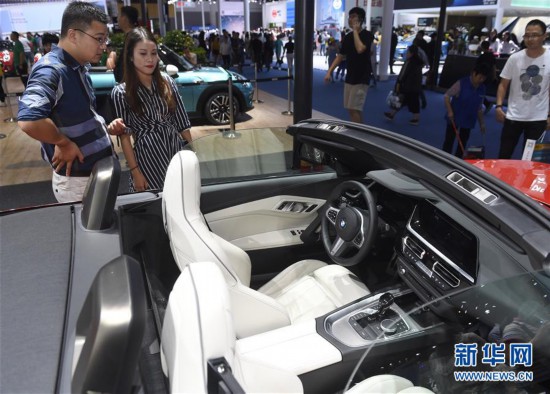 走进成都国际车展
