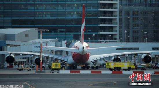  资料图：一架停于悉尼机场的澳洲航空公司客机。