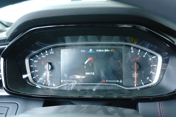 为什么说它是一款主流水平的中型SUV? 实拍迈克萨斯D60