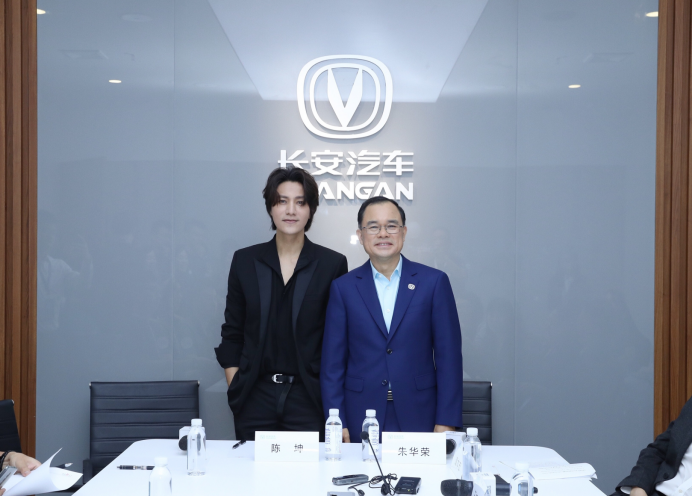 陈坤心选CS75 PLUS的背后故事 朱华荣:创新不止 “不老”长安