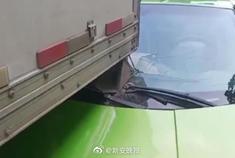 合肥兰博基尼追尾货车维修费40万：因超车未果所致 幸无人员受伤