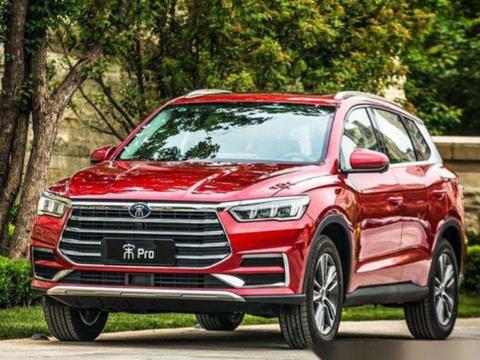 比亚迪再添黑马，轴距2.71米，全身黑科技迷倒众人