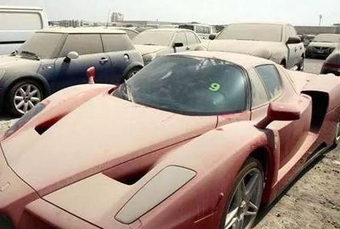 百万豪车当垃圾，清洁工：奔驰、宝马都没有人捡！