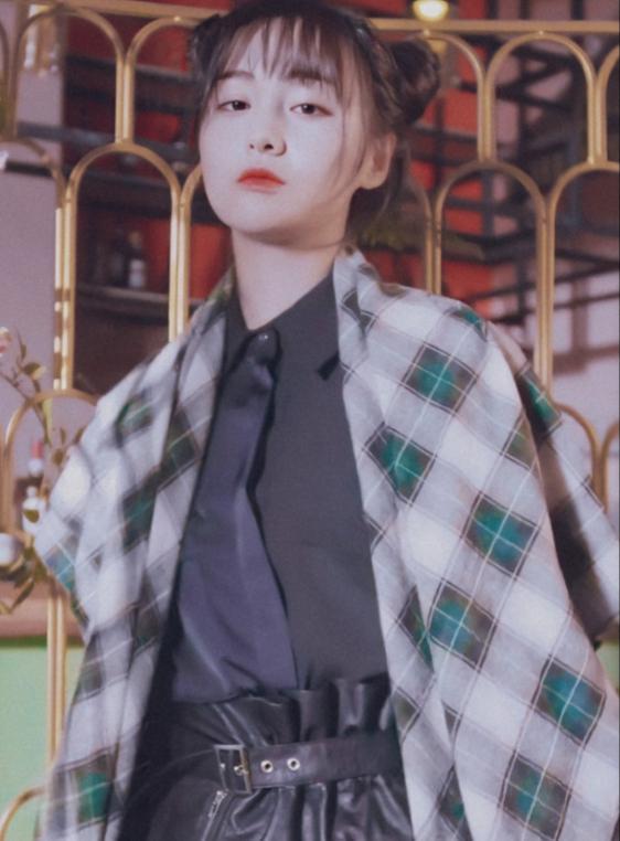 郑爽哪吒头拍写真 可是怎么看都还是在消费楚