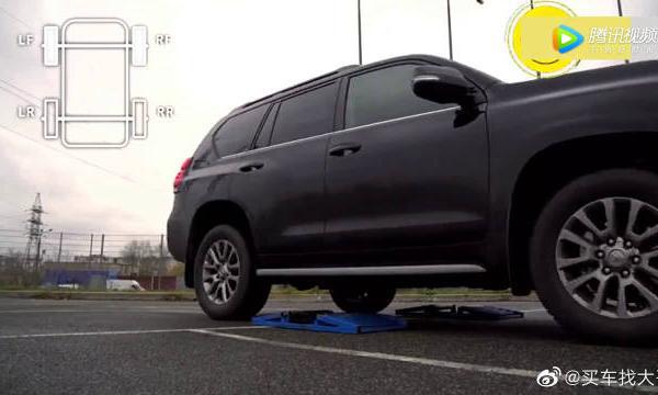 普拉多开放式滑轮组测试，低速四驱配上中央差速锁，厉害了